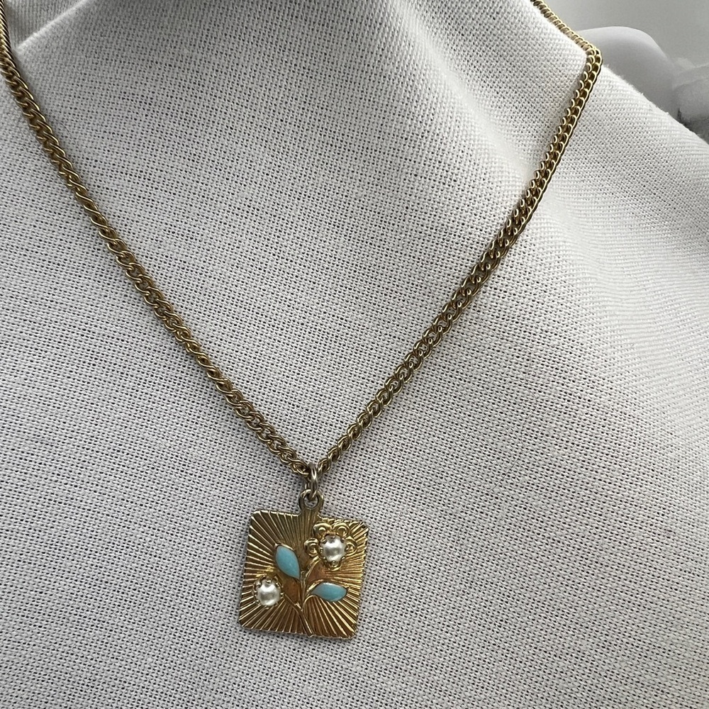 EMJ gold tone enamel and faux pearl flower pendant